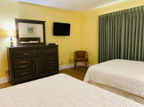 *DELIGHTFUL BEACH CONDO*Pool, Steps to the Sand*H33